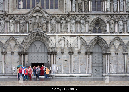 La facciata della cattedrale di Nidaros, città di Trondheim, Nord-Trondelag Regione, Norvegia, Scandinavia, Europa Foto Stock