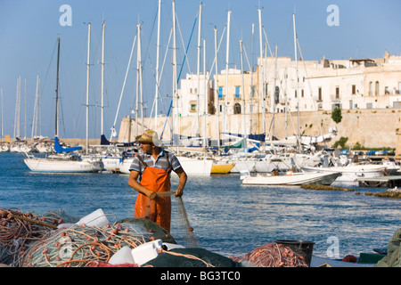 Pescatore, il castello, Gallipoli, Lecce Provincia, Puglia, Italia, Europa Foto Stock