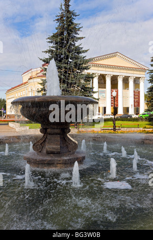 Teatro casa sulla Prospekt Mira, Kaliningrad, Russia, Europa Foto Stock