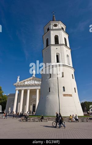 Cattedrale di Vilnius e la 57m alto campanile, Vilnius, Lituania, paesi baltici, Europa Foto Stock