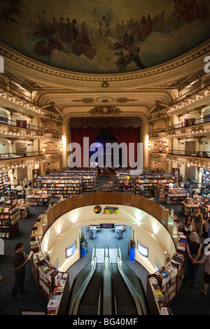 Argentina, Buenos Aires, quartiere Recoleta, El Ateneo bookstore interno, ospitato in un ex teatro, Avenida Santa Fe Foto Stock