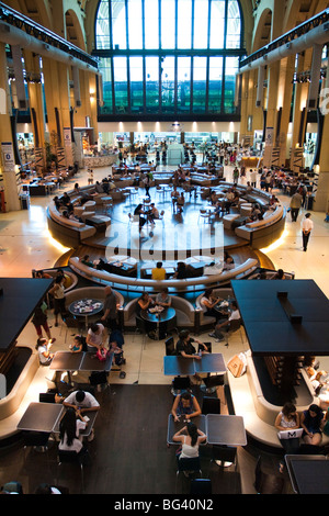 Argentina, Buenos Aires, Abasto, interno del Mercado de Abasto mall, precedentemente noto come un mercato ortofrutticolo Foto Stock