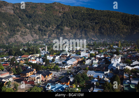 Argentina NEUQUEN Provincia, Lake District, San Martin de los Andes, vista città da est, mattina Foto Stock