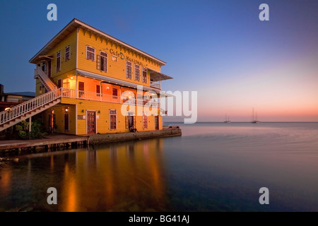 Honduras, isole di Bay, Utila, Cafe Mariposa Foto Stock