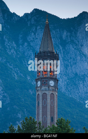 L'Italia, Lombardia, regione dei laghi, Lago Como-Lake Lecco, Lecco, Basilica di San Nicolò, alba Foto Stock