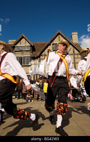 Morris Dancing, Stratford upon Avon, England, Regno Unito Foto Stock