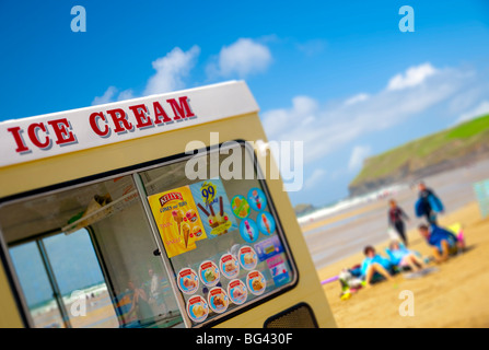 Regno Unito, Inghilterra, Cornwall, Polzeath Beach, Gelato Van Foto Stock