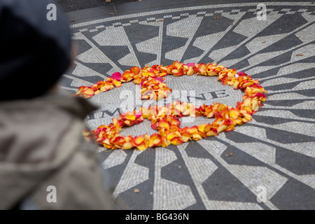 Mosaico commemorting John Lennon, Strawberry Fields, Central Park, Manhattan, New York City, Stati Uniti d'America Foto Stock