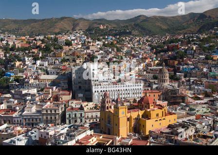 Panoramica della città dal monumento di El Pipila, Guanajuato città patrimonio dell'Umanità UNESCO, Guanajuato, Messico, America del Nord Foto Stock