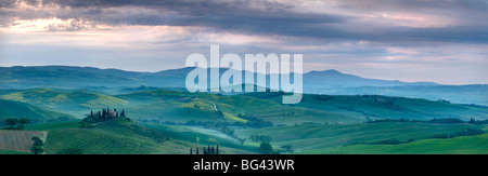 Belvedere all'alba, Valle de Orcia, Toscana, Italia Foto Stock