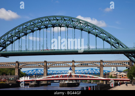 Inghilterra, Newcastle, ponti sul fiume Tyne Foto Stock