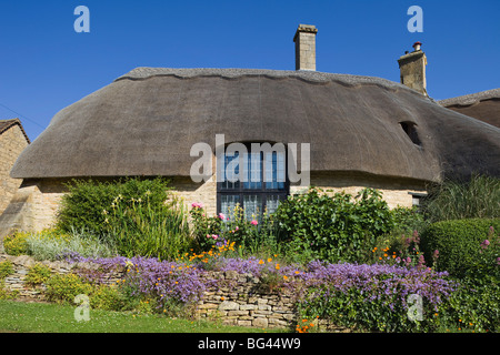 Inghilterra, Gloustershire, Cotswolds, cottage con tetto in paglia in Chipping Campden Foto Stock