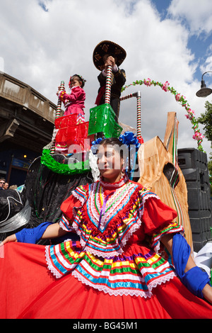 Inghilterra, Londra, Southwark, partecipante al Carnevale del Pueblo Festival (più grande Deuropa Latin Street Festival) Foto Stock