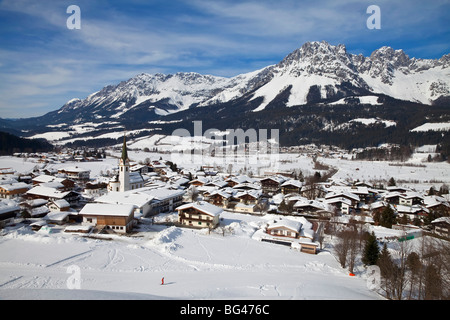 Ellmau ski resort, montagne di Wilder Kaiser al di là, Tirolo, Austria Foto Stock