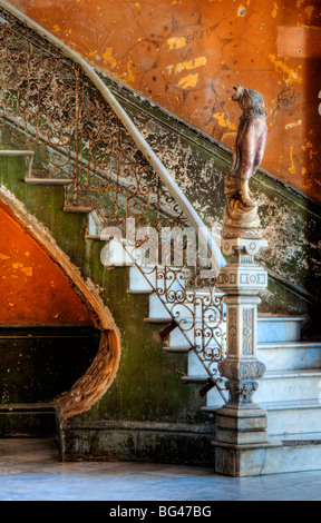 Scala nel vecchio edificio/ ingresso di La Guarida ristorante, Havana, Cuba, Caraibi Foto Stock