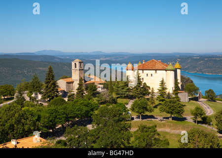 Chateau & Lac de Ste-Croix, Aiguines, Gorges du Verdon, Provence-Alpes-Côte d'Azur, in Francia Foto Stock