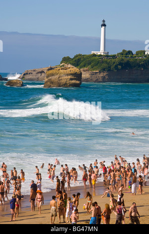 I bagnanti, Grande Plage, Biarritz, Pirenei Atlantiques, Aquitaine, Francia Foto Stock