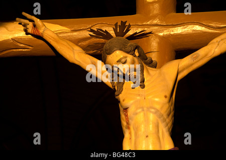 Nicaragua, Leon, XVIII secolo El Chiesa del Calvario, Iglesia Dulce Nombre de Jesus El Calvario, Statua del Cristo crocifisso Foto Stock