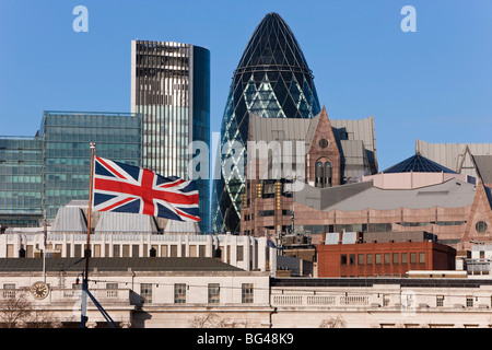 Union Jack Flag, cetriolino edificio, City of London, Londra, Inghilterra, Regno Unito Foto Stock