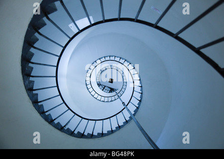 Uruguay, La Paloma, Oceano Atlantico località di villeggiatura, Cabo Santa Maria faro, scale interne Foto Stock