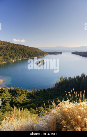 Stati Uniti, California/Nevada, Lake Tahoe, Emerald Bay Foto Stock
