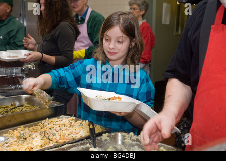 Cene di ringraziamento preparati al Park Slope Christian Help CHIPS Mensa di Brooklyn a New York Foto Stock