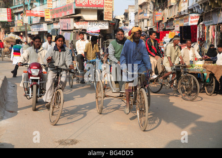 Traffico, Città Vecchia, Varanasi, Uttar Pradesh, India, Asia Foto Stock