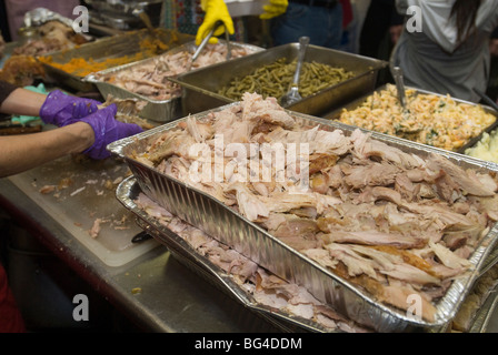 Cene di ringraziamento preparati al Park Slope Christian Help CHIPS Mensa di Brooklyn a New York Foto Stock