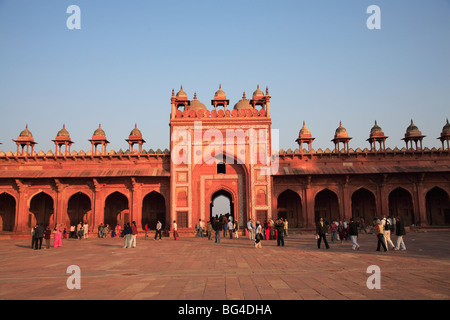 Cortile interno della Jama Masjid, Fatehpur Sikri, Sito Patrimonio Mondiale dell'UNESCO, Uttar Pradesh, India, Asia Foto Stock