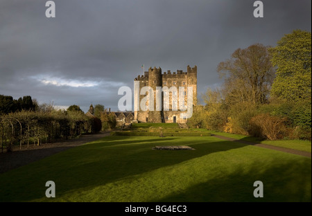 Kilkea Castle, costruito da Hugh de Lacy nel 1180, nella contea di Kildare, Irlanda Foto Stock