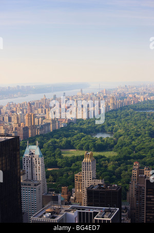 Vista su Central Park e la Upper West Side, dello skyline di Manhattan, New York, New York, Stati Uniti d'America Foto Stock