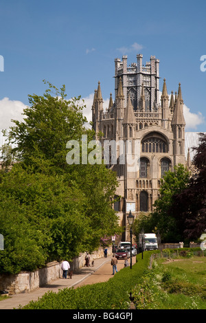 Cattedrale di Ely da Cherry Hill park e prati. Foto Stock