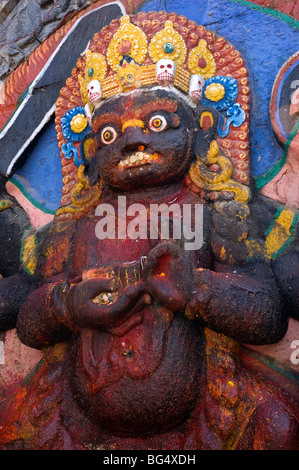 Immagine di pietra di Kala (nero) Bhairab in Durbar Square, Kathmandu, Nepal Foto Stock