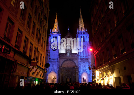 Saint-Nizier chiesa durante la festa delle luci ("Fête des lumières" in francese), Lione, Francia Foto Stock