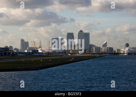 Docklands di Londra city airport canary wharf London Docklands Londra Est Inghilterra uk gb Foto Stock