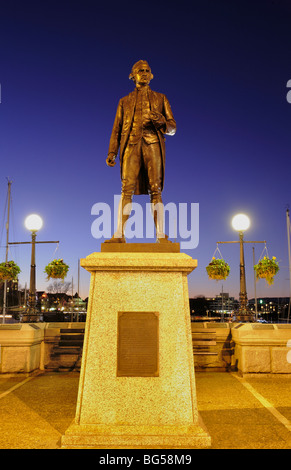 Statua del capitano James Cook su causeway-Victoria, British Columbia, Canada. Foto Stock