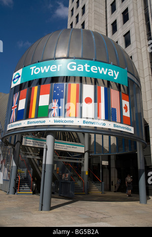 Tower Gateway Station sulla ferrovia leggera Docklands, London REGNO UNITO Foto Stock