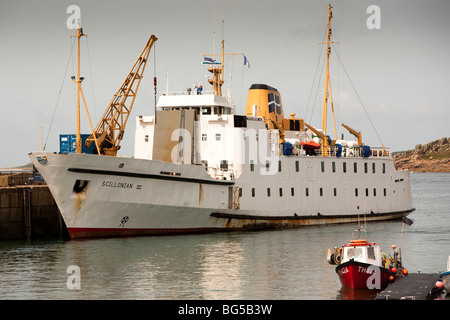 Scillonian III ormeggiata in St Mary's Harbor Isole Scilly Foto Stock