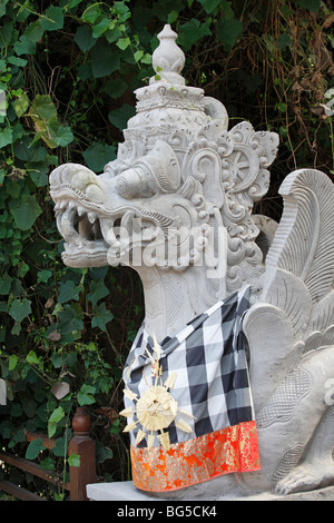 Una pietra scolpita statua animale, Bali, Indonesia Foto Stock