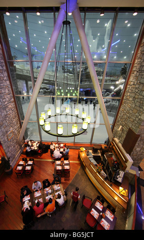 Cafe San Moritz nel centro commerciale Mall of the Emirates, Dubai, Emirati Arabi Uniti Foto Stock