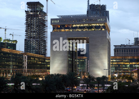 Centro Finanziario Internazionale di Dubai in serata, Emirati Arabi Uniti Foto Stock