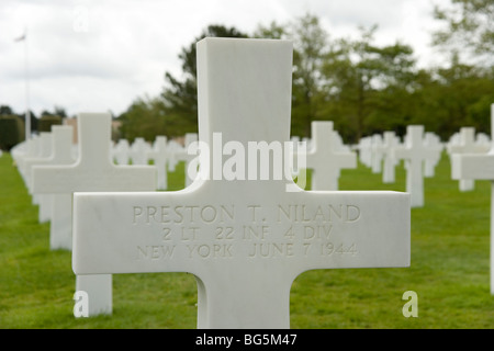 Tomba di Preston Niland uno dei due fratelli che hanno ispirato il film Salvate il soldato Ryan,Normandia American National Cemetery Foto Stock