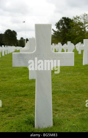 Tomba di Robert Niland uno dei due fratelli che hanno ispirato il film Salvate il soldato Ryan,Normandia American National Cemetery Foto Stock