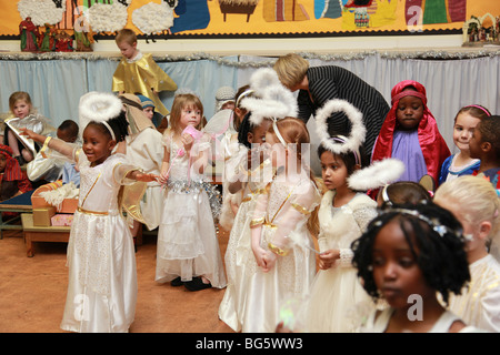 I bambini della Natività di giocare Foto Stock