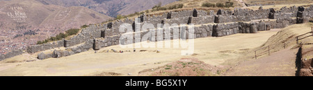 Panorama - grandi pietre in fortezza Inca pareti, Sacsayhuaman, Cusco, Perù, Sud America Foto Stock