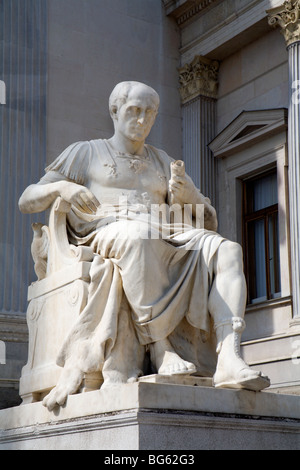 Vienna - Giulio Cesare statua per il Parlamento europeo Foto Stock