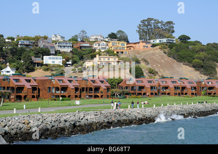 Litorale Park sul lungomare a Tiburon, California in una giornata di sole in agosto. Foto Stock