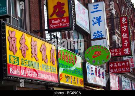 Asian business segni in Chinatown a Toronto in Canada Foto Stock