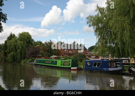 Battelli vicino a Radlett marina sulla Trent e Mersey canal, Cheshire Foto Stock