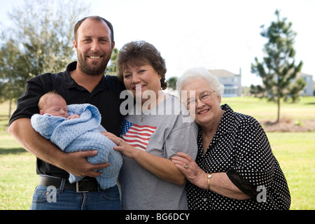 Orgoglioso genitore e grand i genitori Foto Stock